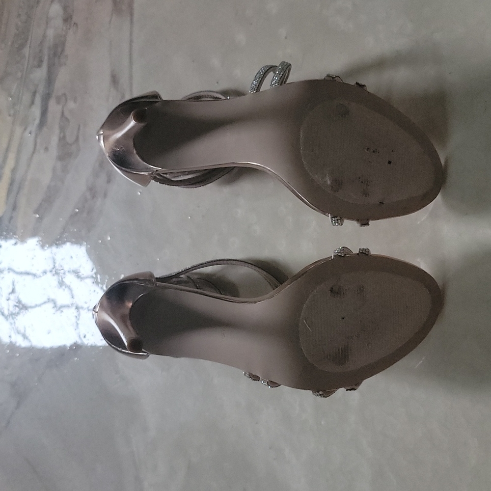 Heels - Picture 3 of 4